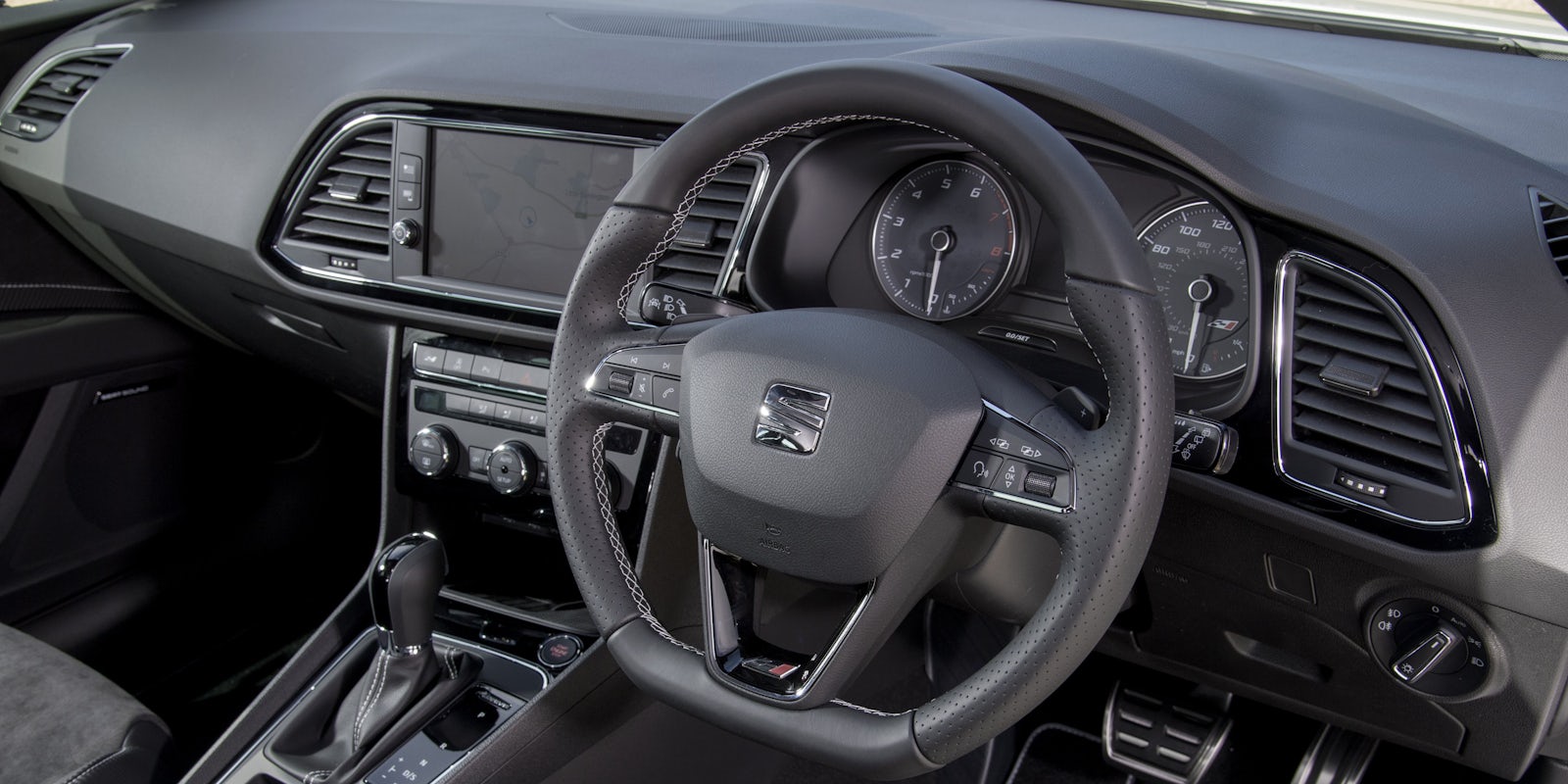 SEAT Leon Cupra ST Interior & Infotainment | carwow SEAT Leon Cupra ST Interior & Infotainment | carwow