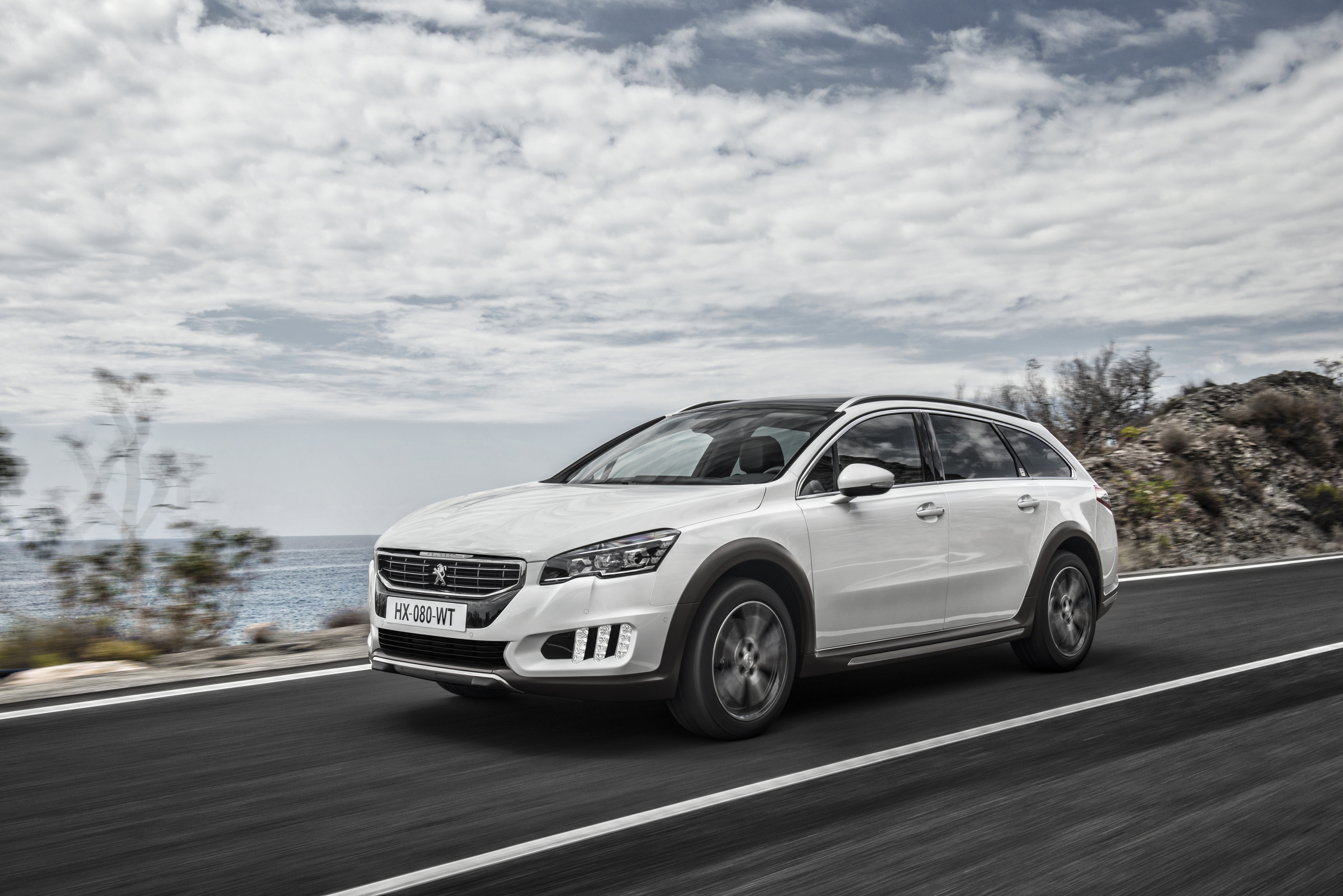 Peugeot 508 RXH Review carwow