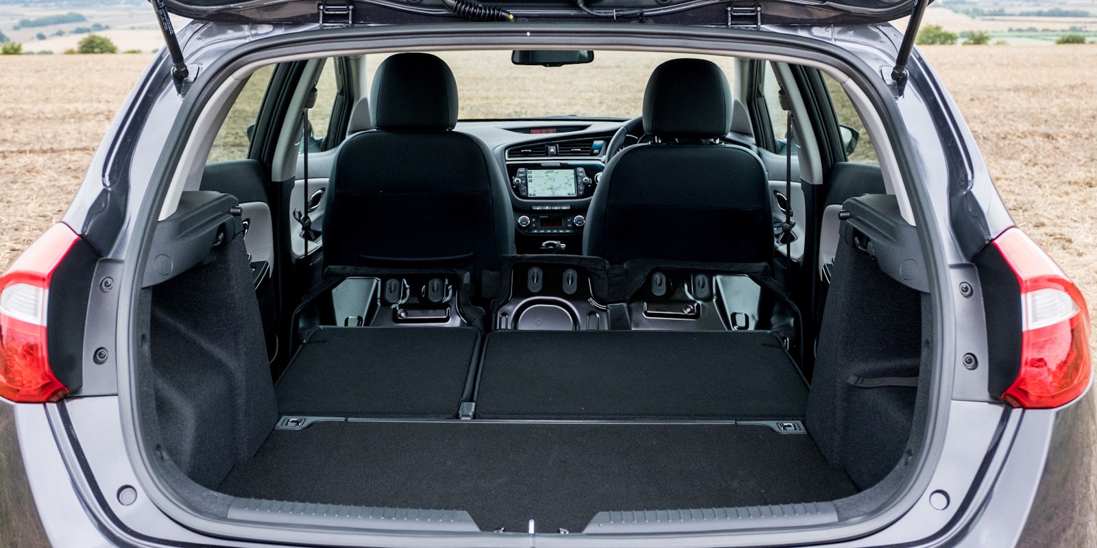 The Kia Ceed Kombis Trunk Is It As Big As You Think The Answer Might Surprise You - 6m6cu7e