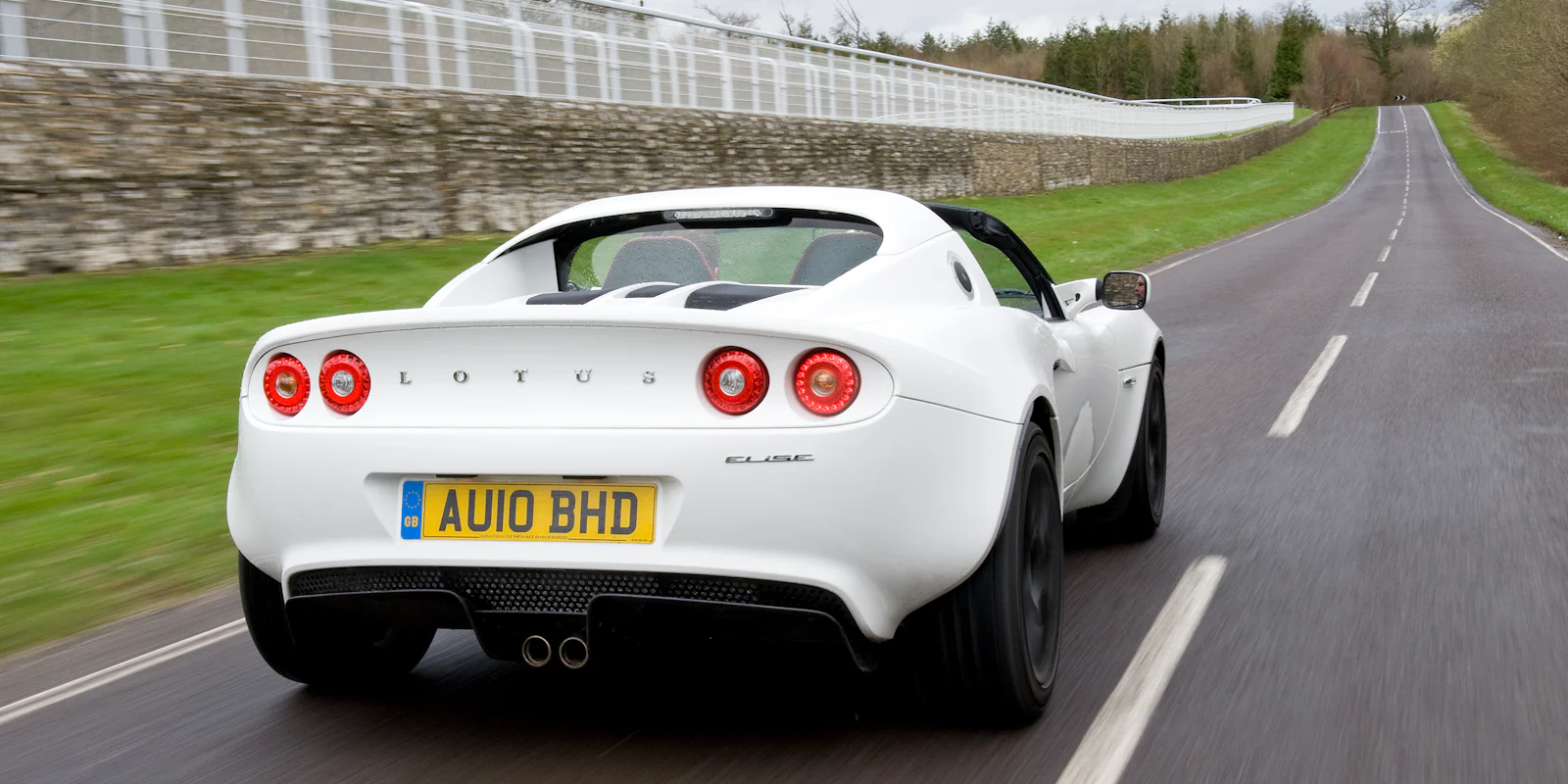 Lotus Elise Review | carwow