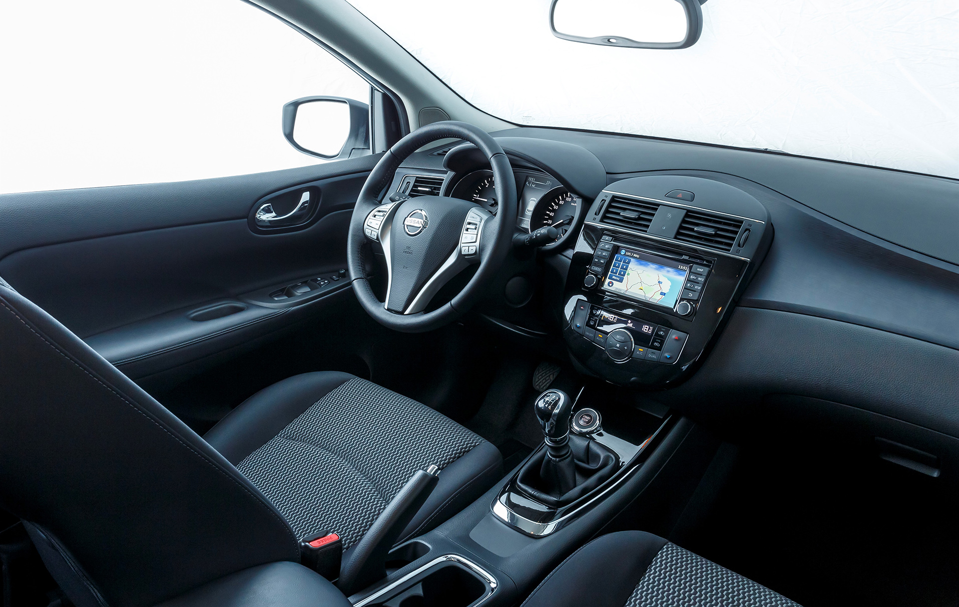 Nissan pulsar салон