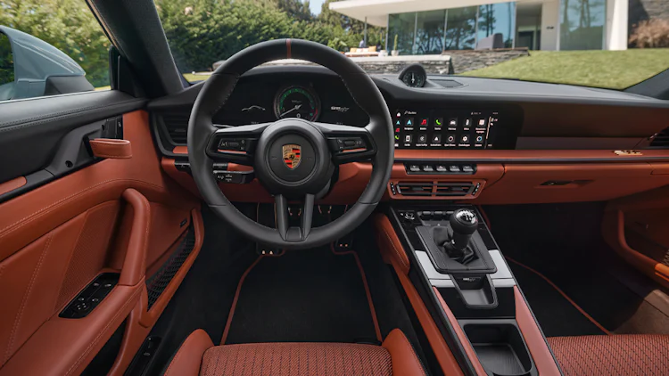 New Porsche 911 S/T revealed: price and specs | Carwow