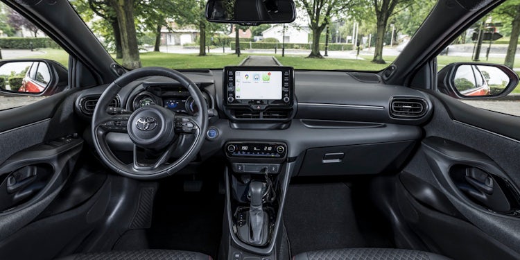 Mew Mew Ontembare Gemakkelijk Toyota Yaris Hybrid Review 2022 | carwow