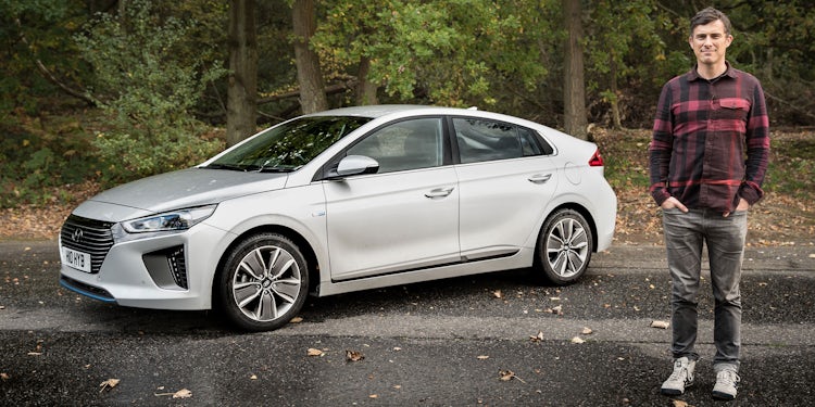 Hyundai Ioniq hybrid Review 2023 | Drive, & Pricing | carwow